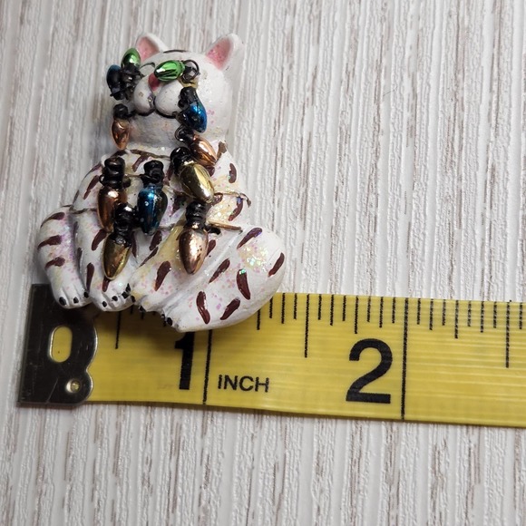 White Cat Holiday Christmas Lights Brooch Pin Sparkle Resin Costume Jewelry - Picture 6 of 6